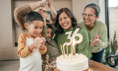 30 คำอวยพรวันเกิดแม่ โดนๆ สำหรับคุณแม่ที่รักที่สุดในโลก