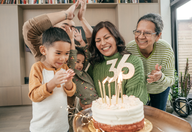 30 คำอวยพรวันเกิดแม่ โดนๆ สำหรับคุณแม่ที่รักที่สุดในโลก